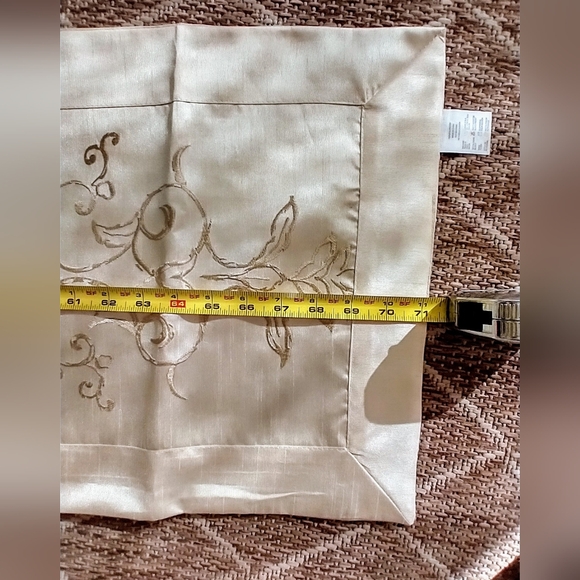 Table Runner NWOT - Picture 10 of 11